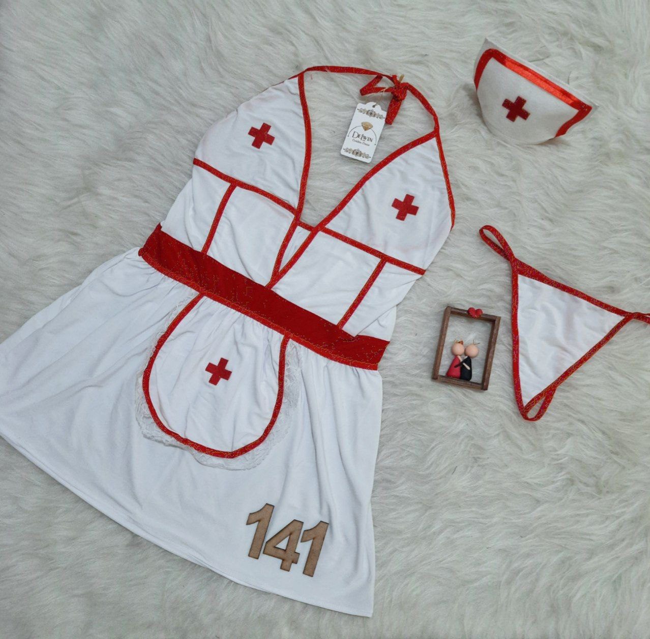 141 12 Delwin Nurse Costume Plus Size Code 141 کاستوم پرستاری سه تکه سایز بزرگ Delwin کد 141 - کاستوم پرستاری سه تکه Delwin کد 141، سایز بزرگ 44 تا 48، رنگ مشکی/سفید با جزئیات قرمز، مناسب لباس خواب فانتزی پلاس سایز، شامل کلاه و شورت لامبادا.