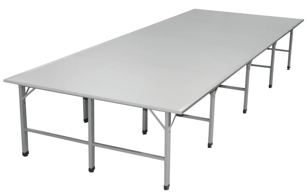 میز برش خیاطی چیست و باید چه ویژگیهایی داشته باشد؟