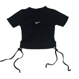 تی‌شرت کراپ زنانه گت‌دار نایکی با طراحی اسپرت و جذاب دو رنگ سفید و مشکی مناسب استایل باشگاهی و راحتی - کد 30464