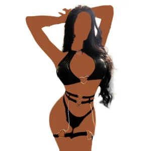 ست سوتین و شورت فانتزی مشکی Lavin کد 4135، طراحی خاص با حلقه‌های قلبی و کمربند دو تکه برای ایجاد جذابیت و صمیمیت بیشتر در روابط زوجین